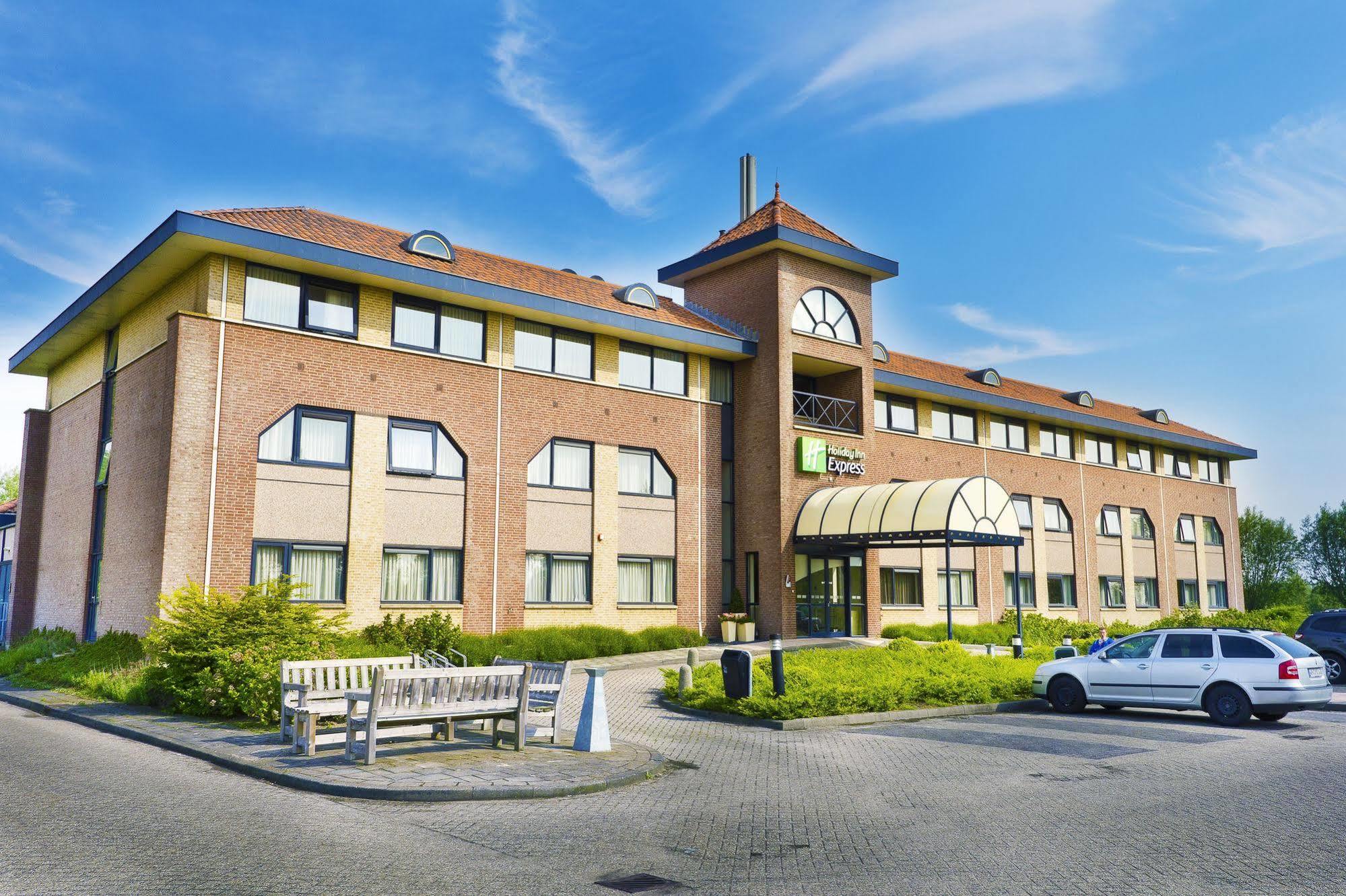 Hotel Port Of Moerdijk Exteriör bild